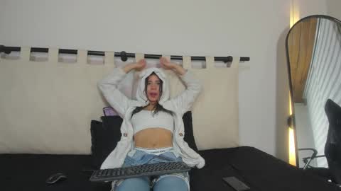 Snapshot of rachell_criss chatting on February 12, 6:51 am Rachell online show from February 12, 6:51 am