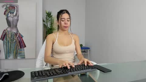 Snapshot of rachell_criss chatting on February 18, 4:04 am Rachell online show from February 18, 4:04 am