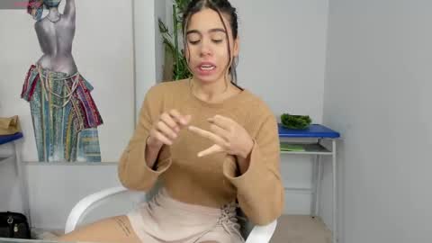 Snapshot of rachell_criss chatting on February 18, 7:54 am Rachell online show from February 18, 7:54 am