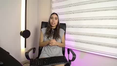 Snapshot of rachell_criss chatting on February 21, 5:13 am Rachell online show from February 21, 5:13 am