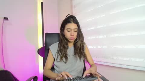 Snapshot of rachell_criss chatting on March 1, 1:29 pm Rachell online show from March 1, 1:29 pm