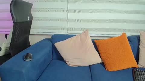 Snapshot of rachell_criss chatting on March 4, 7:19 am Rachell online show from March 4, 7:19 am