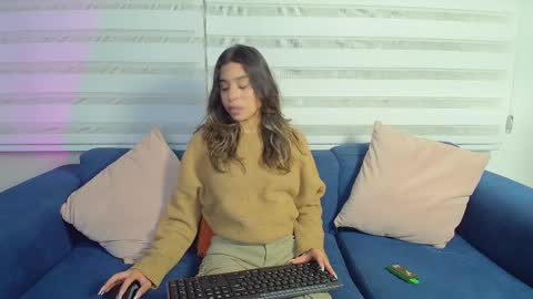 Snapshot of rachell_criss chatting on March 6, 3:57 am Rachell online show from March 6, 3:57 am