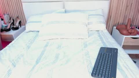 rachell_queenn1 online show from May 3, 7:58 am
