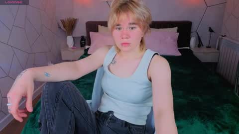 Rachell online show from May 19, 1:22 am