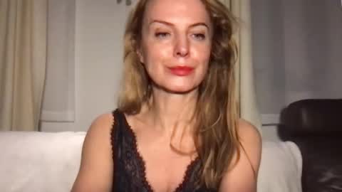 Snapshot of rachelldelicious chatting on December 10, 9:22 pm Rachel online show from December 10, 9:22 pm