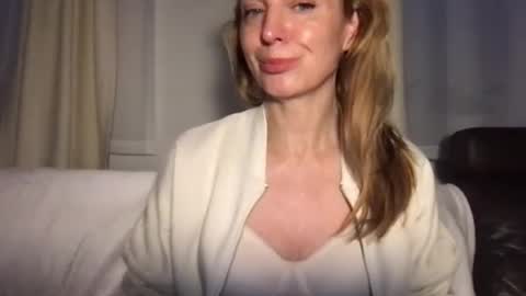 Snapshot of rachelldelicious chatting on December 11, 7:09 am Rachel online show from December 11, 7:09 am