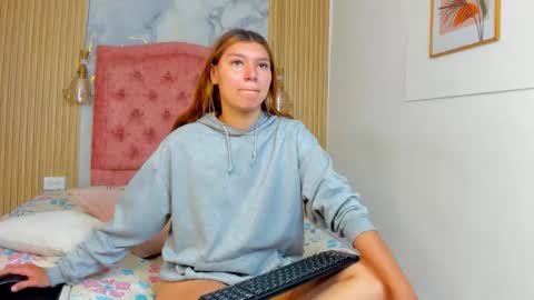 Snapshot of rachellesc chatting on March 24, 12:32 pm rachellesc online show from March 24, 12:32 pm