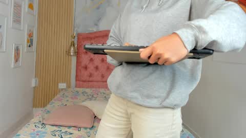 Snapshot of rachellesc chatting on April 4, 12:13 pm rachellesc online show from April 4, 12:13 pm