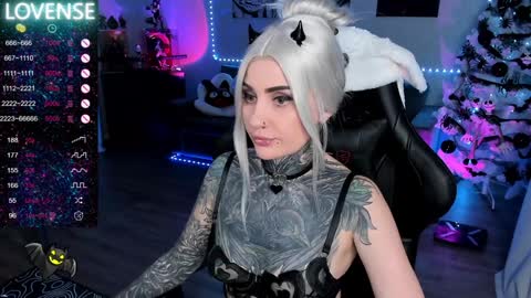 Snapshot of rachelqueen_ chatting on January 7, 5:20 pm Miko Pleasee help me get 100 likes online show from January 7, 5:20 pm