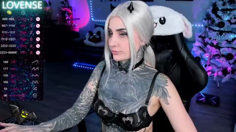 Snapshot of rachelqueen_ chatting on January 19, 12:50 pm Miko Pleasee help me get 100 likes online show from January 19, 12:50 pm