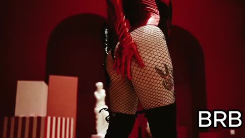 Snapshot of rachelqueen_ chatting on February 3, 2:13 pm Miko Pleasee help me get 100 likes online show from February 3, 2:13 pm