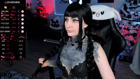 Snapshot of rachelqueen_ chatting on February 4, 6:17 pm Miko Pleasee help me get 100 likes online show from February 4, 6:17 pm