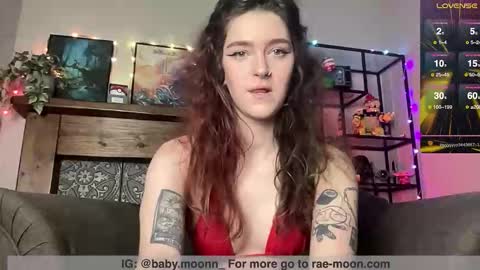 Snapshot of rae_moon chatting on March 11, 6:58 pm Rae online show from March 11, 6:58 pm