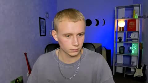 Snapshot of rafael_bien chatting on November 19, 2:17 pm rafael online show from November 19, 2:17 pm