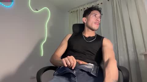 Snapshot of rafael_stone1 chatting on March 10, 12:48 am NEW IG online show from March 10, 12:48 am