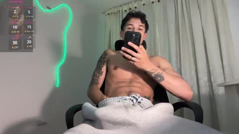 Snapshot of rafael_stone1 chatting on April 1, 4:02 am NEW IG online show from April 1, 4:02 am