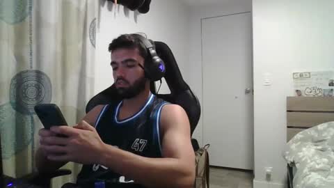 Snapshot of rafaelpiu chatting on October 6, 3:59 am can you tell me something online show from October 6, 3:59 am