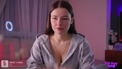 Caroline  online show from November 1, 7:05 pm