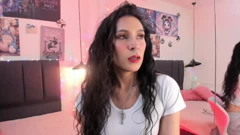 Raia online show from May 15, 3:35 am