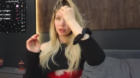 Snapshot of rainauge chatting on December 29, 8:15 pm Lisa online show from December 29, 8:15 pm