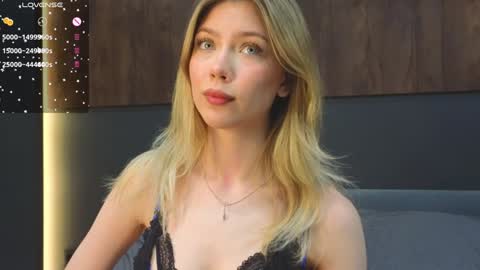 Snapshot of rainauge chatting on February 5, 10:22 pm Lisa online show from February 5, 10:22 pm