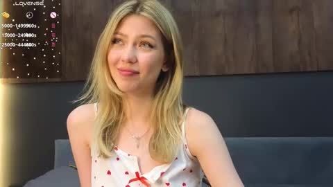 Snapshot of rainauge chatting on February 19, 10:53 pm Lisa online show from February 19, 10:53 pm