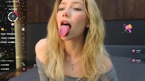 Snapshot of rainauge chatting on February 22, 9:04 pm Lisa online show from February 22, 9:04 pm