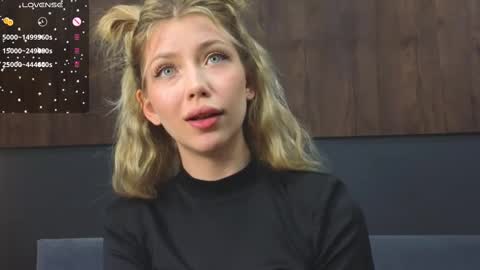 Snapshot of rainauge chatting on March 9, 12:31 am Lisa online show from March 9, 12:31 am