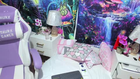 Snapshot of rainbow__coockie chatting on January 1, 4:39 am rainbow__coockie online show from January 1, 4:39 am