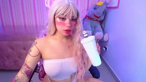 Snapshot of rainbowlover_ch chatting on October 7, 3:25 am Rainy online show from October 7, 3:25 am