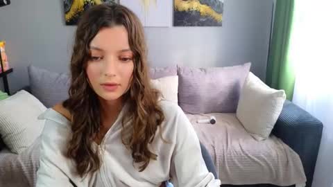 Snapshot of rainevi chatting on March 18, 10:07 am rainevi online show from March 18, 10:07 am