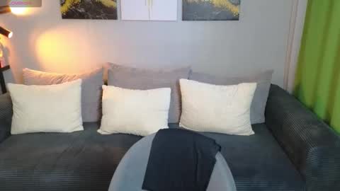 Snapshot of rainevi chatting on March 23, 11:58 am rainevi online show from March 23, 11:58 am