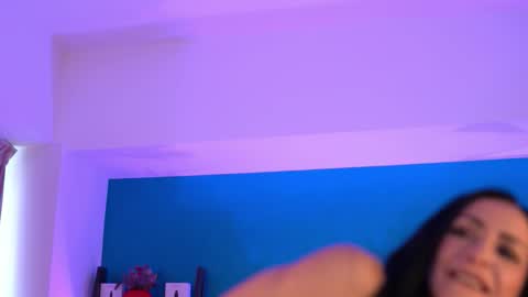 Snapshot of raisavawn chatting on December 20, 7:26 am RaisaVawn online show from December 20, 7:26 am