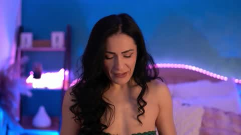 Snapshot of raisavawn chatting on January 19, 6:50 am RaisaVawn online show from January 19, 6:50 am