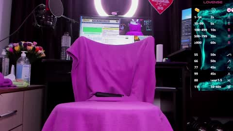 Laura online show from December 3, 2:36 am