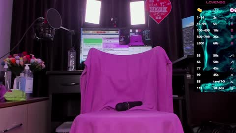 Laura online show from December 7, 2:53 am