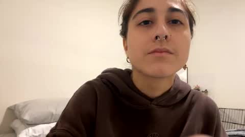 Snapshot of raiyvyn chatting on December 14, 3:29 am Ray Ray online show from December 14, 3:29 am