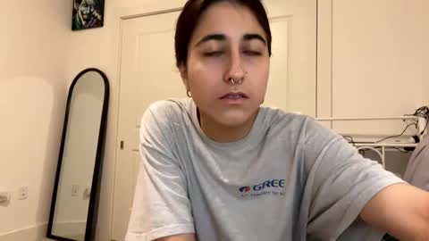 Snapshot of raiyvyn chatting on December 19, 3:51 am Ray Ray online show from December 19, 3:51 am