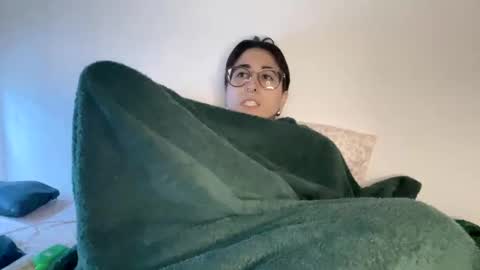 Snapshot of raiyvyn chatting on February 5, 3:13 am Ray Ray online show from February 5, 3:13 am