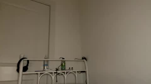 Snapshot of raiyvyn chatting on February 25, 3:42 am Ray Ray online show from February 25, 3:42 am