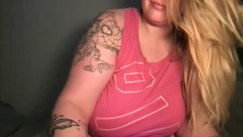 Snapshot of randiigirl69 chatting on April 23, 12:40 pm Randii online show from April 23, 12:40 pm