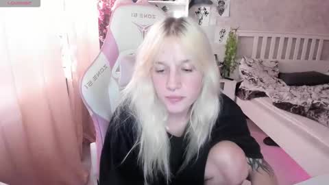 Snapshot of rapunzel_cute chatting on October 3, 1:30 pm Rapunzel online show from October 3, 1:30 pm