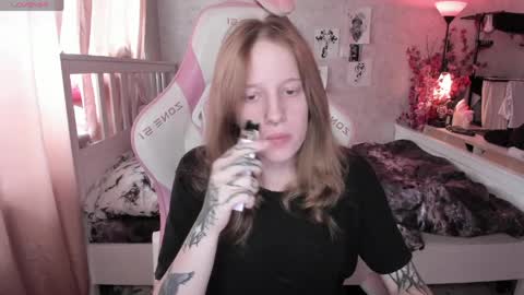 Snapshot of rapunzel_cute chatting on April 4, 1:30 pm Rapunzel online show from April 4, 1:30 pm