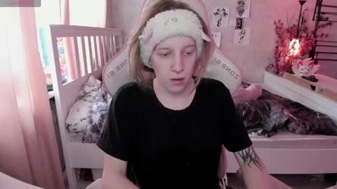Snapshot of rapunzel_cute chatting on April 6, 1:12 pm Rapunzel online show from April 6, 1:12 pm