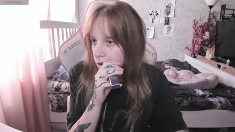 Snapshot of rapunzel_cute chatting on April 11, 1:26 pm Rapunzel online show from April 11, 1:26 pm