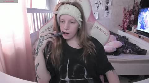 Snapshot of rapunzel_cute chatting on April 12, 1:38 pm Rapunzel online show from April 12, 1:38 pm