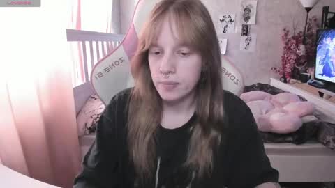 Snapshot of rapunzel_cute chatting on April 13, 1:27 pm Rapunzel online show from April 13, 1:27 pm