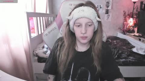 Snapshot of rapunzel_cute chatting on April 15, 1:29 pm Rapunzel online show from April 15, 1:29 pm