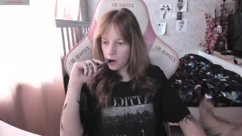 Snapshot of rapunzel_cute chatting on April 22, 1:23 pm Rapunzel online show from April 22, 1:23 pm